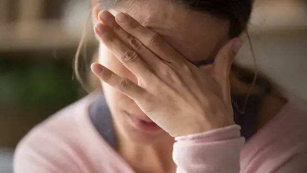 10. Dolor de cabeza relacionado con cambios hormonales