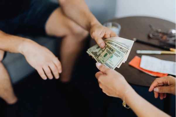 ¿Qué factores influyen en el funcionamiento de los mercados?