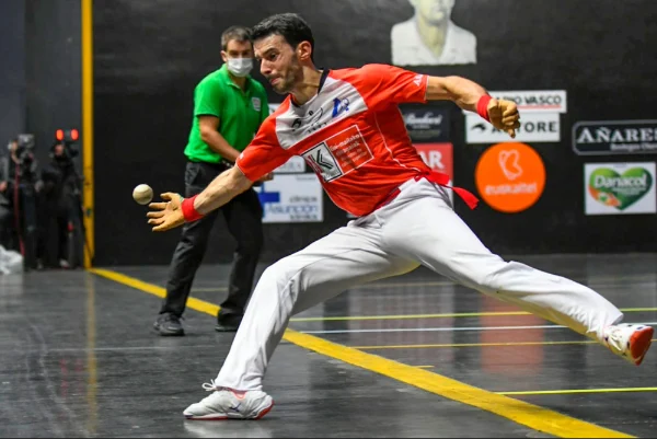 ¿Qué materiales se utilizan en la pelota vasca?